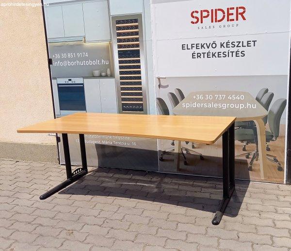 Steelcase íróasztal bükk 160x90 cm - homorú, használt b