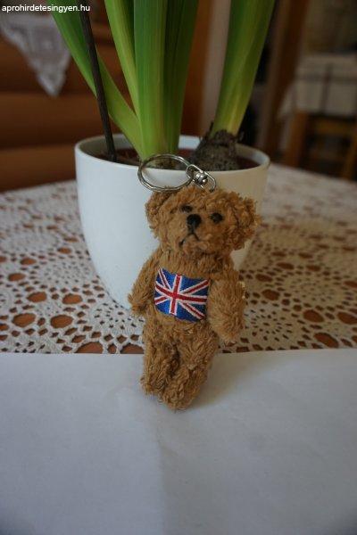 Hobbi plüss maci brit zászlóval, és kulcstartóval elad?