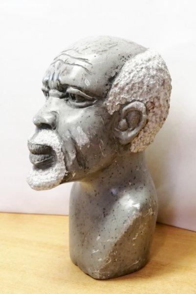 Szürke gránit afrikáns torzó szobor. Őszülő bennszül