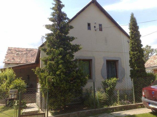 G%F6dre+csal%E1di+h%E1z+elad%F3