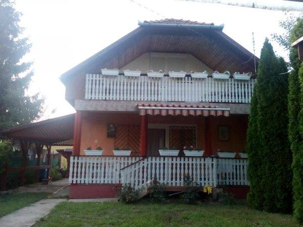 Tiszavasv%E1ri+%FCd%FCl%F5%F6vezet%E9ben+h%E9tv%E9gi+h%E1z+elad%F3