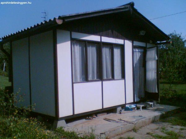 Elad%F3+%E9p%EDt%E9si+telek