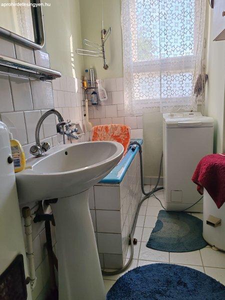 Elad%F3+belv%E1rosi+lak%E1s+Szolnokon