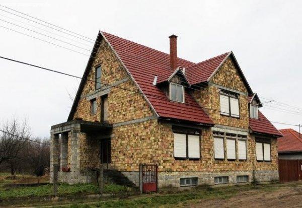 Elad%F3+250+nm-es+%DAj%E9p%EDt%E9s%FB+Csal%E1di+h%E1z+Nagybaracska