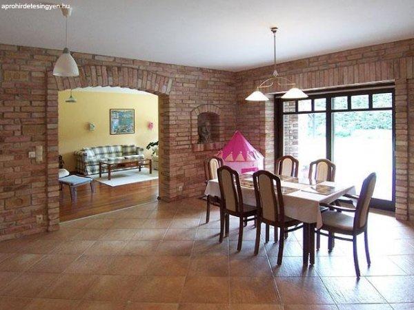 Elad%F3+296+nm-es+Csal%E1di+h%E1z+Mogyor%F3d