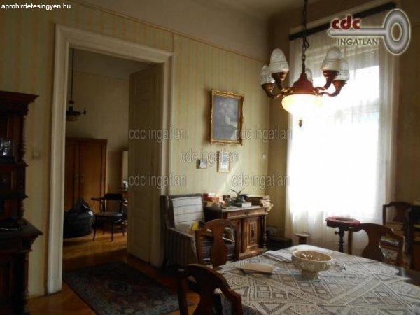Elad%F3+114+nm-es+Fel%FAj%EDtand%F3+T%E9glalak%E1s+Budapest+VIII.+ker%FCle