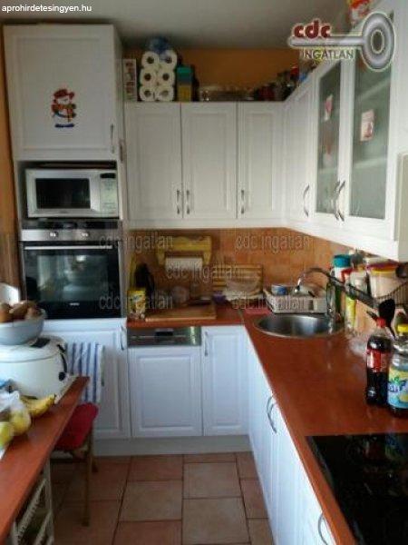Elad%F3+70+nm-es+Fel%FAj%EDtott+Panellak%E1s+Budapest+XV.+ker%FClet+%DAj