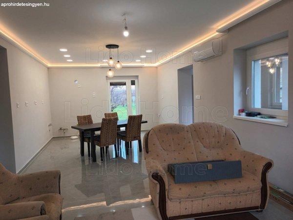 Elad%F3+fel%FAj%EDtott+csal%E1di+h%E1z+Sz%E9kesfeh%E9rv%E1ron
