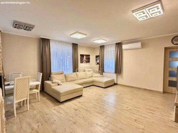 Elad%F3+ikerh%E1z+Ecser%2C+%09K%E1lv%E1ria+domb