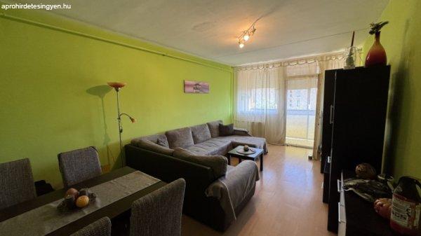 Elad%F3+52+nm-es+Panellak%E1s+P%E9cs+Kertv%E1ros+