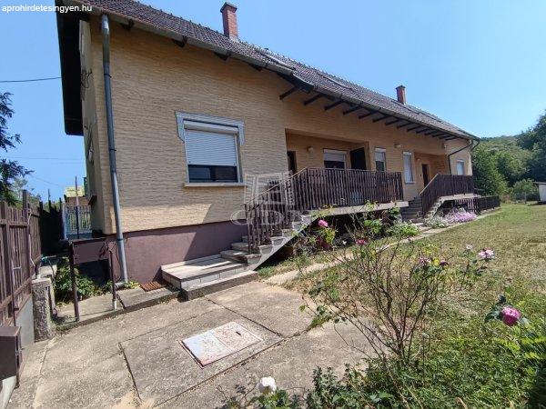 Elad%F3+ikerh%E1z+Kerepes%2C+%09Szabads%E1g+utca