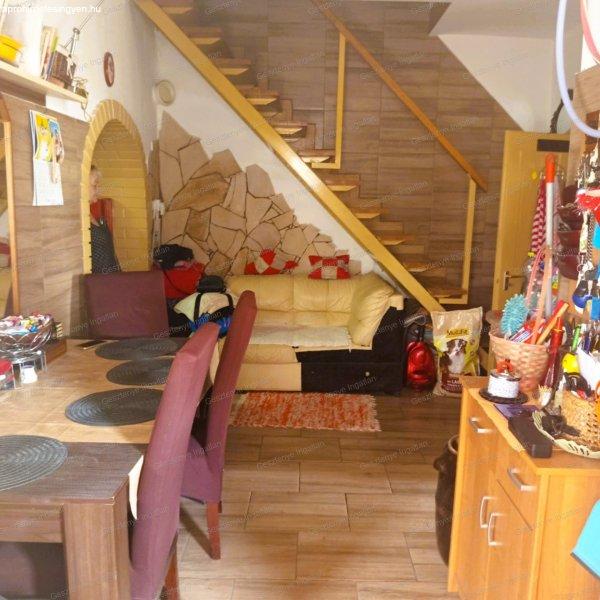 Elad%F3+188m2-es+Csal%E1di+h%E1z%2C+Eger